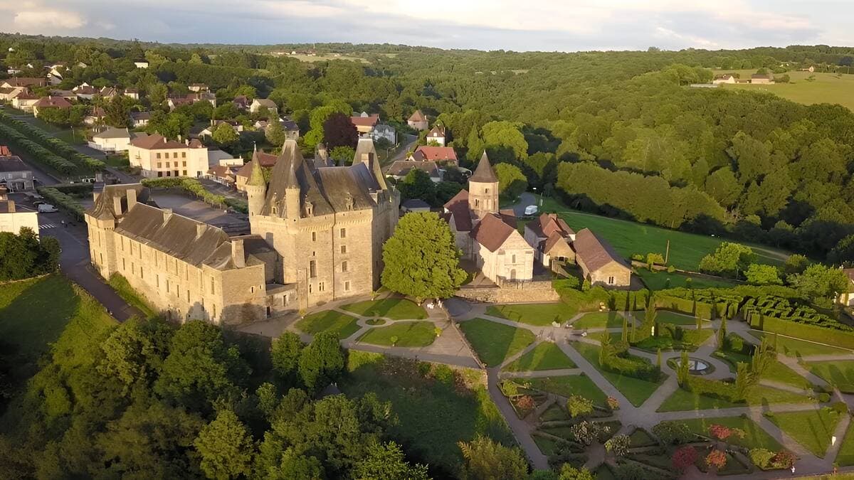 Château du Périgord cache une légende d’or et d’alchimiste : plongée au cœur du mystérieux Jumilhac